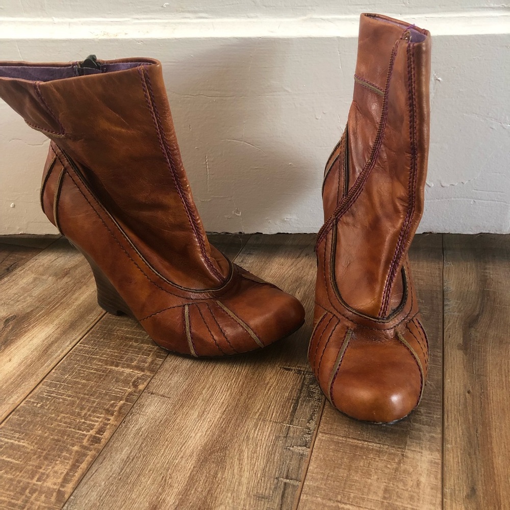 Vintage Kenzie ankle wedge boots